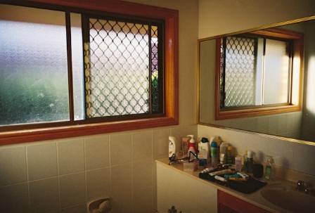 How to Use Bathroom Corners Wisely