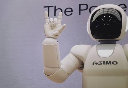 How Smart Robots Work Through AI Perception Planning and Execution