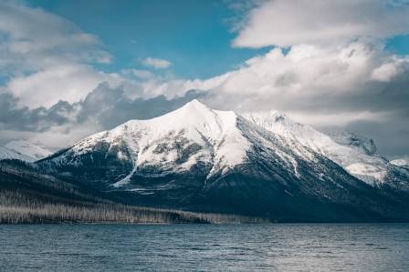 Mountain Lakes Are Even More Gorgeous In The Winter
